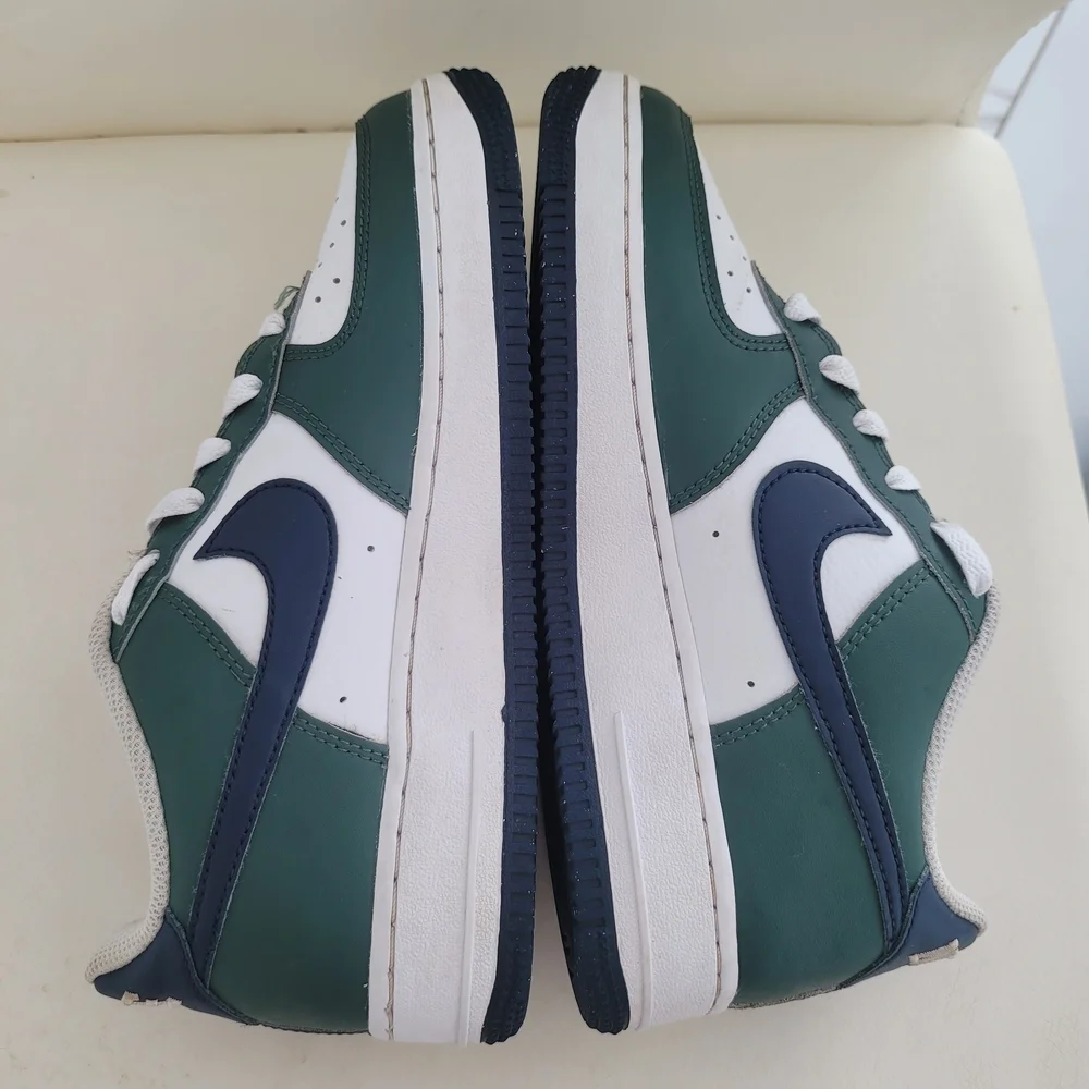 Nike Air Force 1 Low Grade School Lifestyle Shoes (Vintage Green/White/Obsidian)